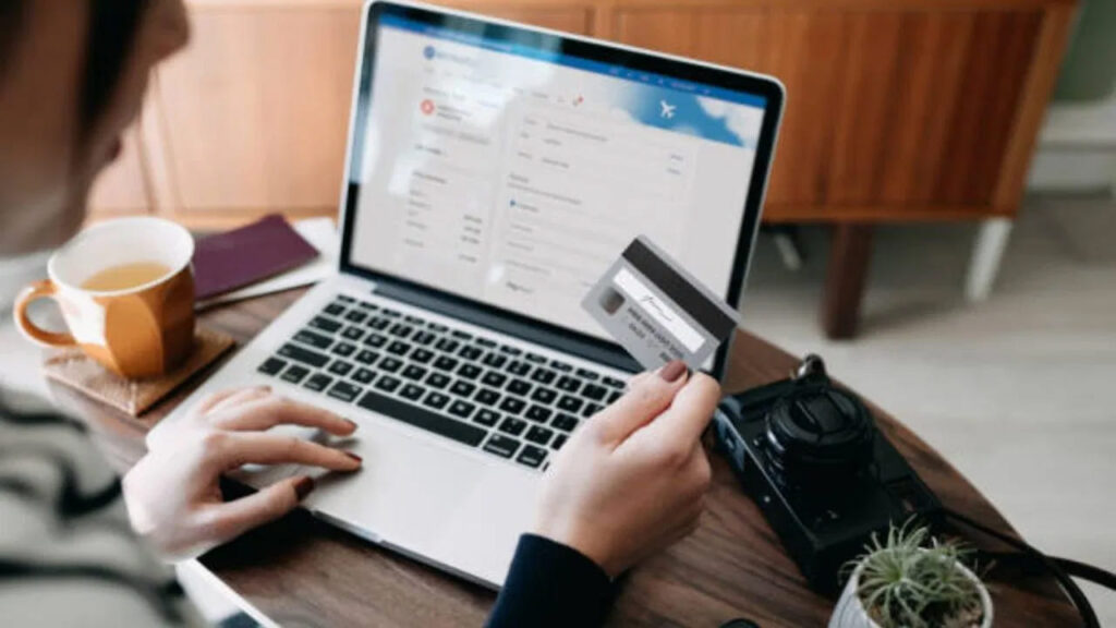 Credit Card: క్రెడిట్ కార్డ్‌ను రద్దు చేయడం వల్ల కలిగే సమస్యలు ఏంటో తెలుసా?