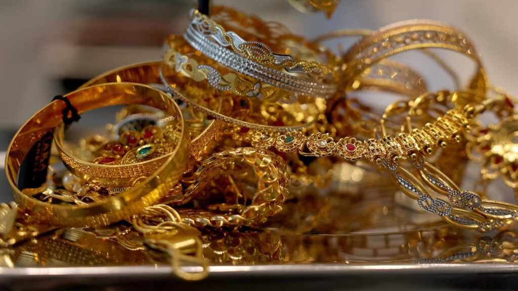Gold Prices: బంగారం ధరలు మరింత డౌన్.. త్వరలో ఊహించనంతగా పతనం..! అసలు లెక్కలివే..