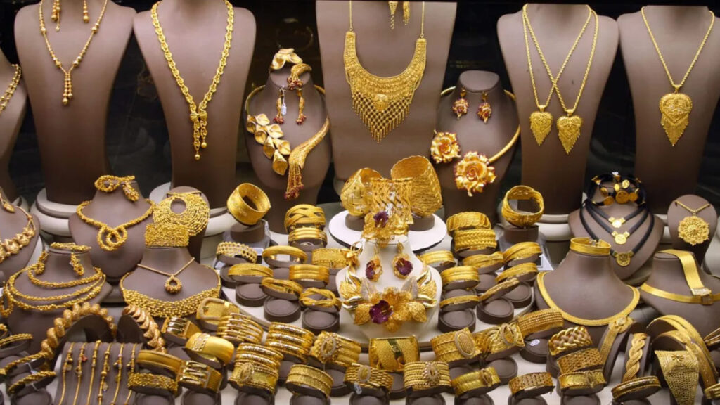 Gold Prices: మరోసారి భారీగా తగ్గిన బంగారం ధరలు.. ఒక్కరోజులోనే డౌన్.. ఇప్పుడు తులం ఎంతంటే..?