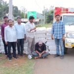 Andhra News: పైనచూస్తే తెల్లటి సంచులు.. డౌట్ వచ్చి విప్పి చూడగా.. దిమ్మతిరిగే సీన్