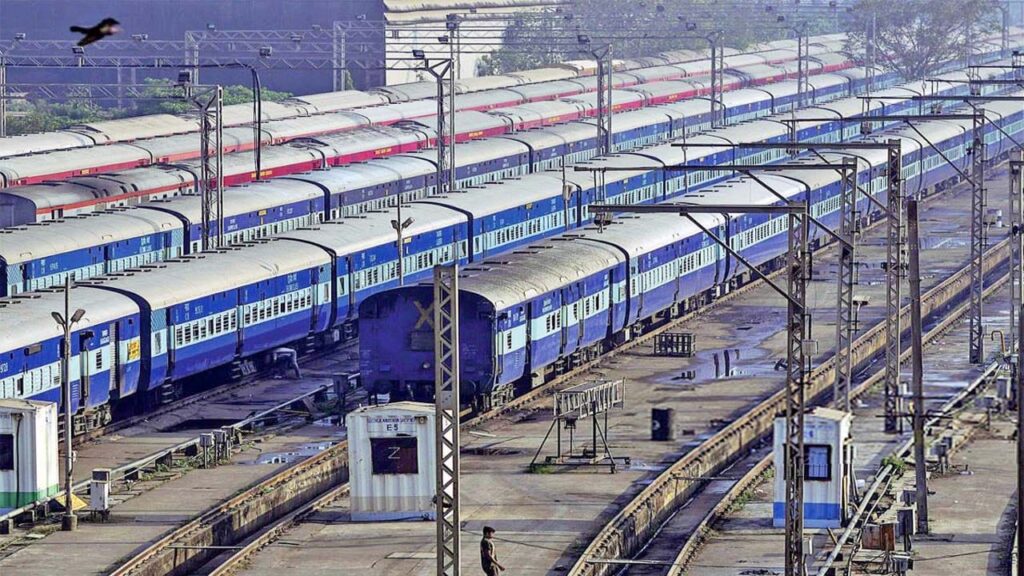 Indian Railways: ప్రయాణికులకు గుడ్‌న్యూస్‌.. ఆషాఢ ఏకాదశి సందర్భంగా ప్రత్యేక రైళ్లు