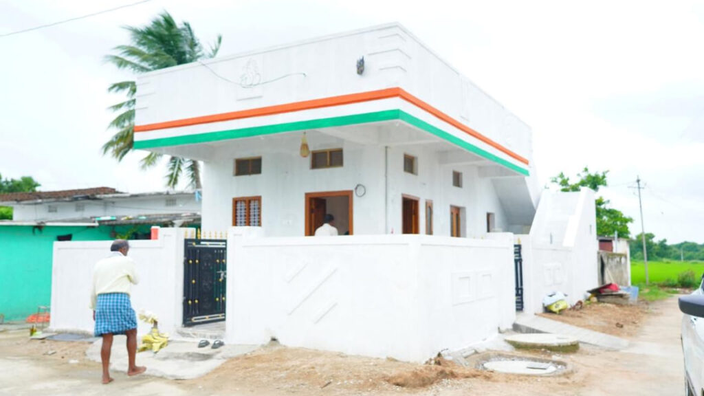 Indiramma Houses Scheme: జస్ట్ ఆధార్ కార్డు ఉంటే చాలు.. ఇందిరమ్మ ఇళ్లకు దరఖాస్తు చేసుకోవచ్చు.. వాట్సప్ ద్వారా ఇలా..