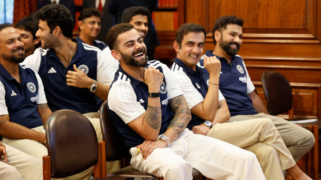 లండన్‌లోని హైకమిషన్ ఆఫీస్‌కు టీమిండియా.. కోహ్లీ, గంభీర్ మధ్య ఆసక్తికర సీన్