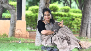 Tollywood: చెట్టు కింద పుస్తకం చదువుతోన్న ఈ టాలీవుడ్ నటిని గుర్తు పట్టారా? పవన్ కల్యాణ్ సినిమాతో బాగా ఫేమస్