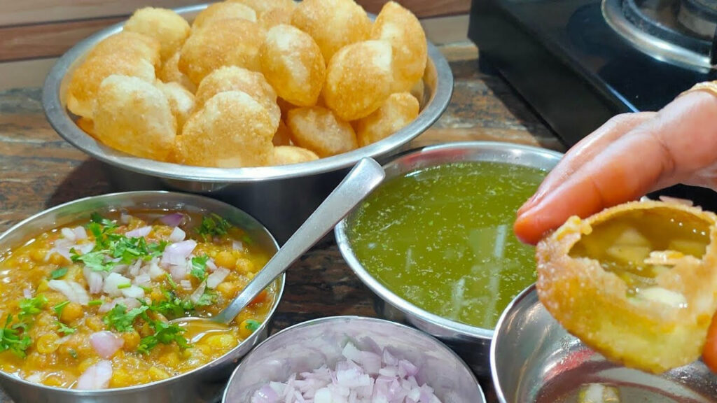 ఇంట్లో పానీ పూరి తయారీ విధానం, పూరి ఇలా చేసి చూడండి కరకరలాడుతూ వస్తాయి..