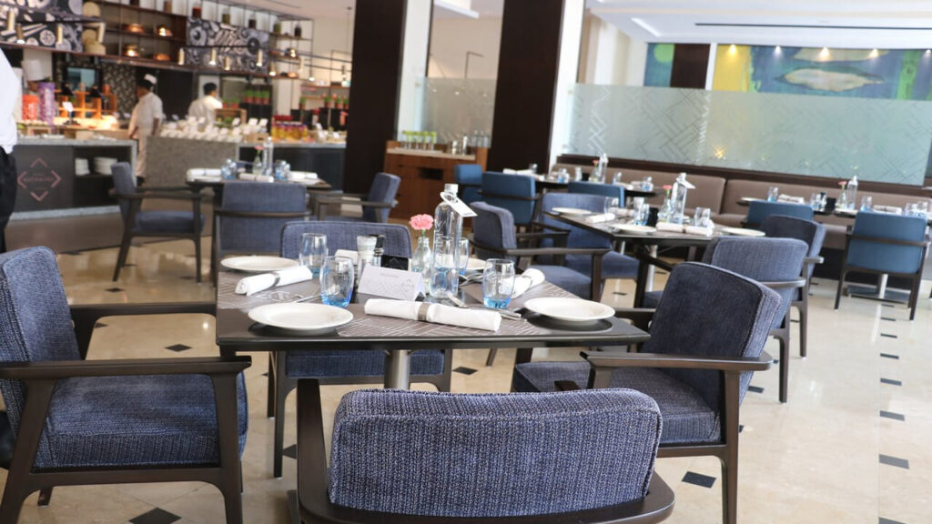 Restaurants: రెస్టారెంట్‌కు వెళ్తున్నారా? బిల్లులో ఆ ఛార్జీలు వేస్తే అస్సలు కట్టకండి.. ప్రభుత్వం సీరియస్ యాక్షన్!
