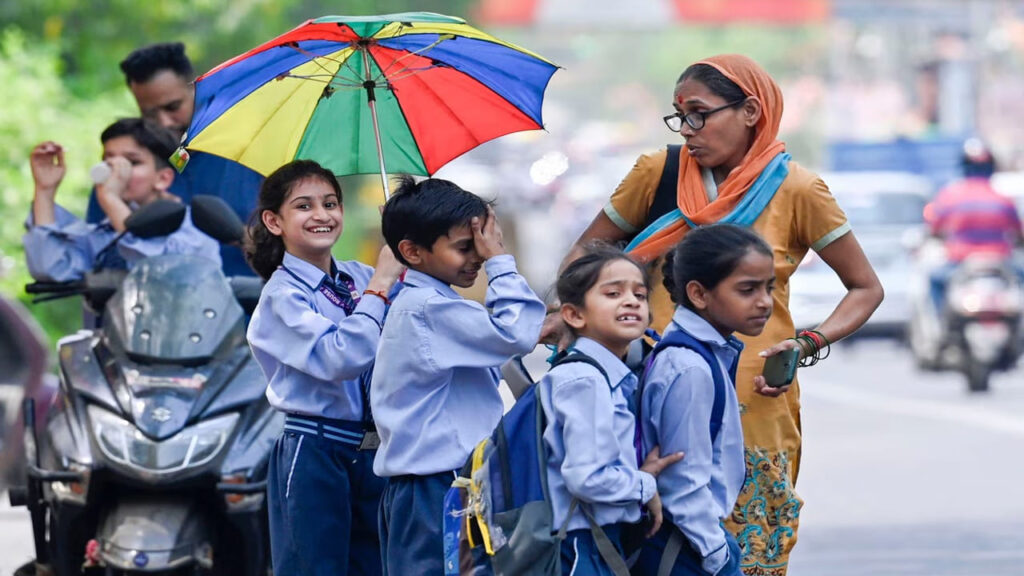 School Holiday Today: విద్యార్ధులకు ఎగిరిగంతేసే న్యూస్.. ఈ రోజు అన్ని స్కూళ్లకు సెలవ్‌!