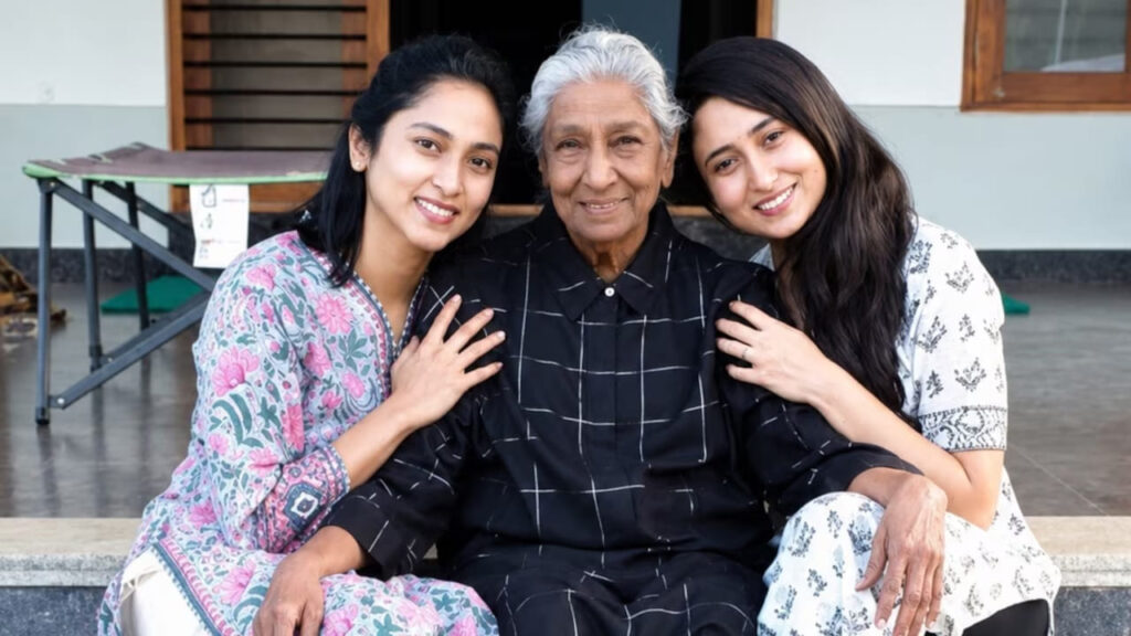 Singer Janaki: ‘కన్నీళ్లతో మా బాధను ముడి పెట్టొద్దు’.. ట్రోల్స్‌పై జానకి మనవరాలు ఎమోషనల్ పోస్ట్