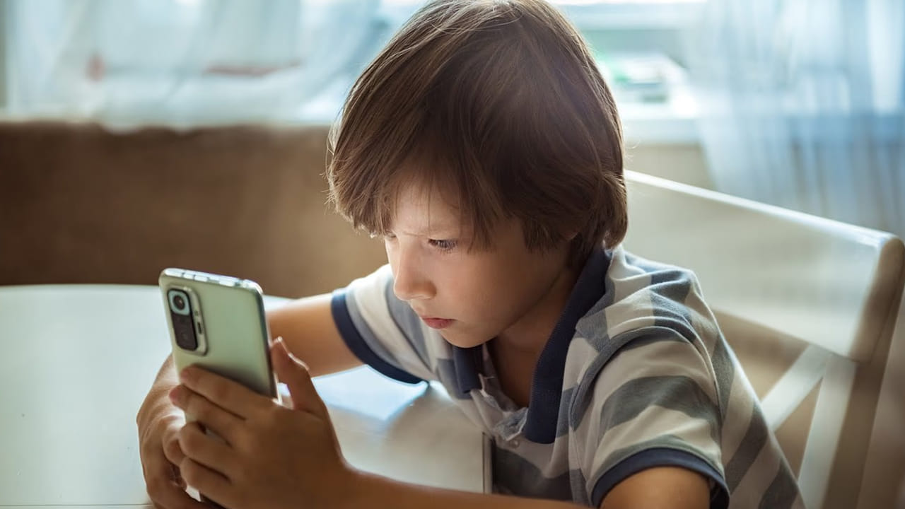 Smartphone: స్మార్ట్‌ఫోన్ యుగంలో పిల్లల భవిష్యత్తు ప్రమాదంలో ఉందా? WHO సంచలన హెచ్చరిక?