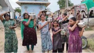 వర్షాల కోసం ఈగలపాడు గ్రామస్థుల వినూత్న మొక్కులు.. ట్యాంకర్లతో గ్రామదేవతలకు జలాభిషేకం